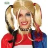 Harley Pruik Met Blonde Staarten En Rood-zwarte Accenten